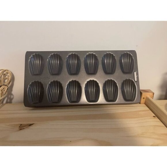 2/$25 Madeleine Pan 2x6 pieces By Chicago Metallic NEW - Picture 5 of 7